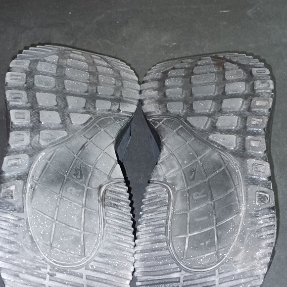 Men's black on black Nike Air Max - Picture 6 of 6